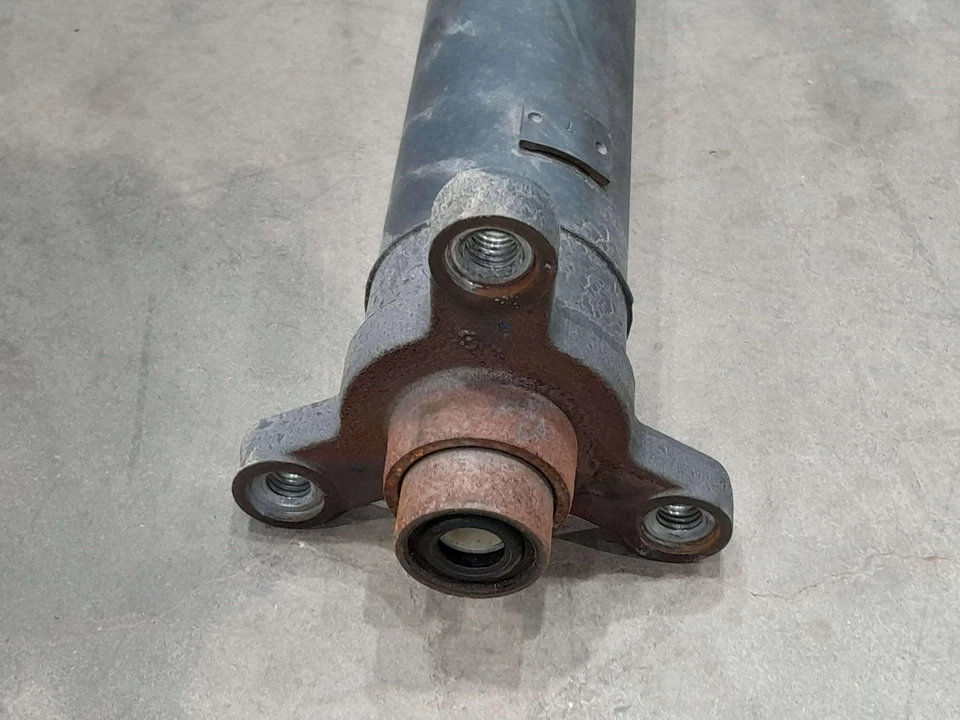 Cadillac ATS 2014-2015 tracción trasera eje de transmisión eje de hélice identificación AAVG OEM 23121561 Foto 2 de 4