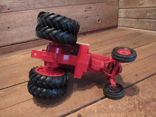 Vintage INTERNATIONAL HARVESTER 1586 w/DUALS Scale 1/16 - PARTS! - Picture 7 of 8