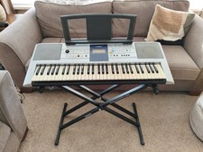 Yamaha PSR-E323 61 Key Electronic Keyboard Learning Piano With Power Supply