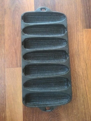 VINTAGE WAGNER WARE KRUSTY KORN KOBS CAST IRON PAN  RESTORED AND SEASONED