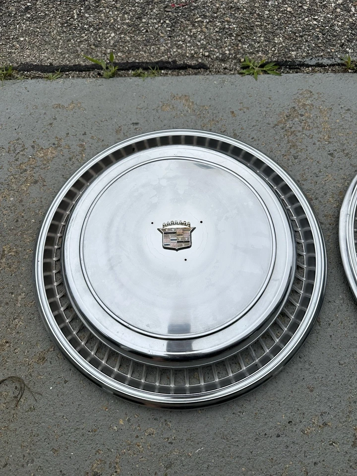 2 74-78 Cadillac Eldorado 15” calotas tampas de roda bons motoristas (sem grinaldas) - Imagem 3 de 4