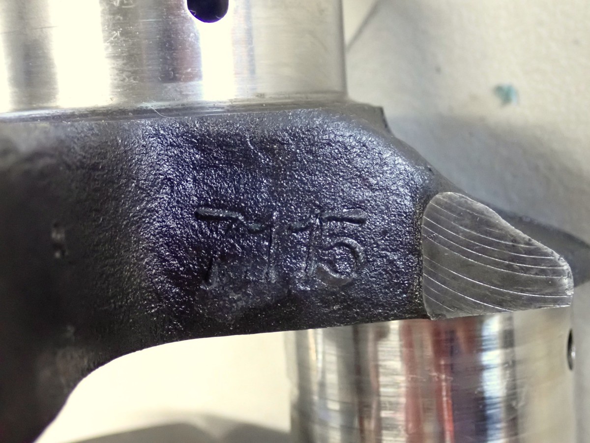 【中古】 Battered And Smashed TotalChaos Chevrolet L88 427 Forged Steel Crankshaft 7115 GM 3967811