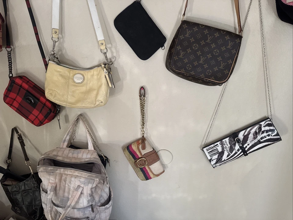 LOT OF Women's BAGS Handbags Purses - Image 2 of 4