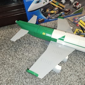 LEGO Airplane: Cargo Terminal 60022 (2013) Retired 90% complete 