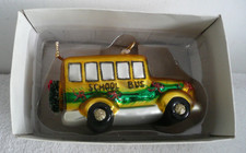 VINTAGE HAND BLOWN GLASS SCHOOL BUS W/ WREATH CHRISTMAS ORNAMENT