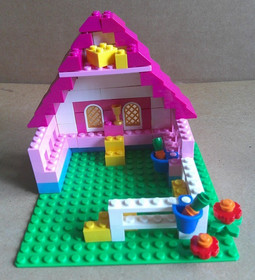 Lego Friends House Set #5560 without Pink Bucket  (100% complete)