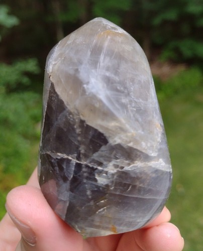 PIEDRA LUNAR NEGRA HERMOSA RARA TORRE DE LLAMA DE CRISTAL PULIDO MADAGASCAR - Imagen 5 de 9