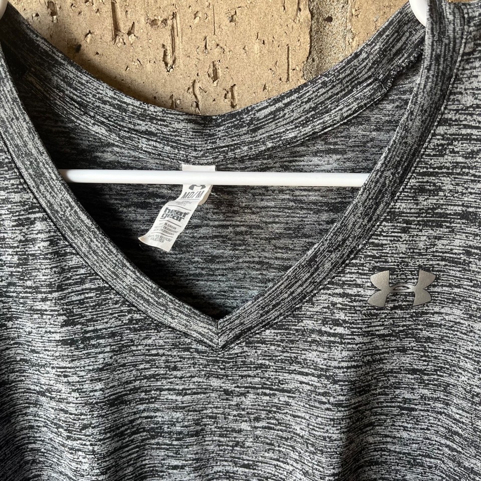 Under Armour Women HeatGear TShirt Size M Gray Short Sleeve Loose Fit