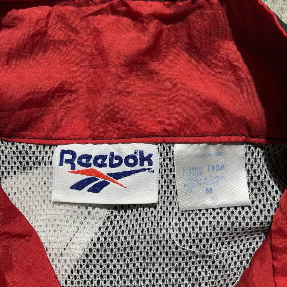 Chaqueta cortavientos Reebok Shark Tooth años 90 para mujer talla mediana roja blanca negra Foto 4 de 4