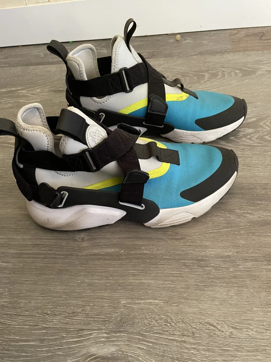 Nike huarache hotsell city high black
