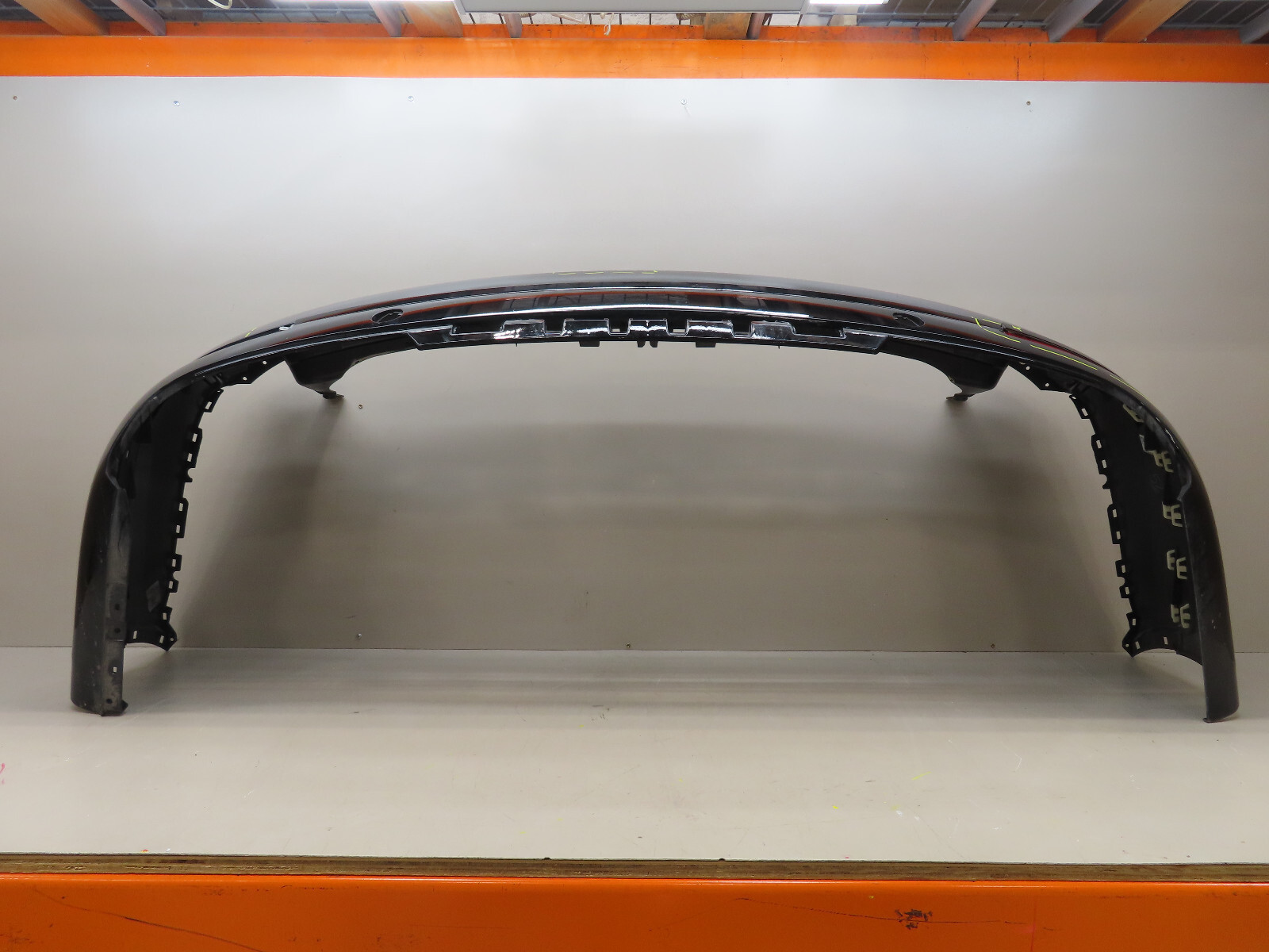 2017-2020 BENTLEY BENTAYGA REAR BUMPER COVER OEM 36A807301