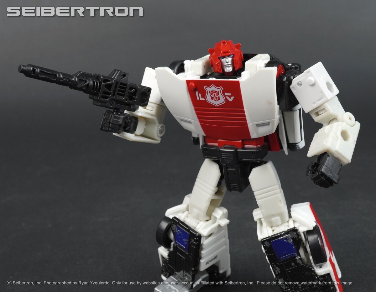 WFC-S35 RED ALERT Transformers War for Cybertron Siege
