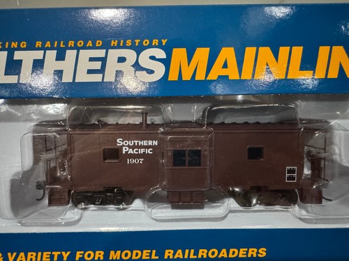 Walthers Mainline 910-8664 Southern Pacific 1907 International Bay Window Caboos - Picture 22 of 24