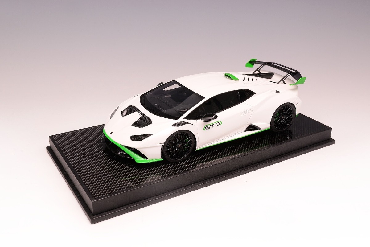 Lamborghini HURACÁN STO 1/18 とホワイトサイドバッグ Lamborghini HURACÁN STO 1/18 とホワイトサイドバッグ Lamborghini