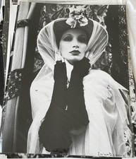 Irina Ionesco  Milena, au chapeau Tirage argentique d'époque, signé au feutre 