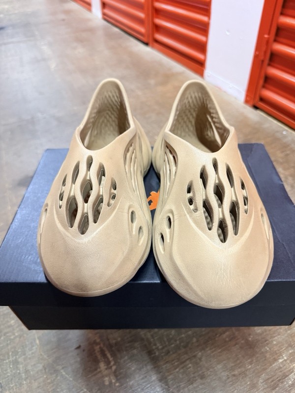 adidas Yeezy Foam Runner Men’s Slip-On Sandal Beige US 8 Lightweight