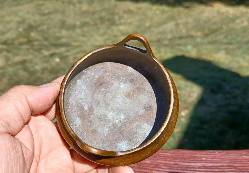 ⭕️ ANTIGUA OLLA INCENSARIA ERUDITA BRONCE, FIRMADA Foto 3 de 4