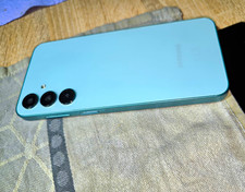 Samsung Galaxy Smartphone Grün 128 GB Candy Bar mit Triple-Kamera