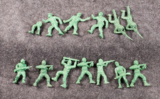 12.5 VINTAGE 2.5" GREEN ARMY MEN PLASTIC SOLDIERS, FREE SHIPPING C6B4 