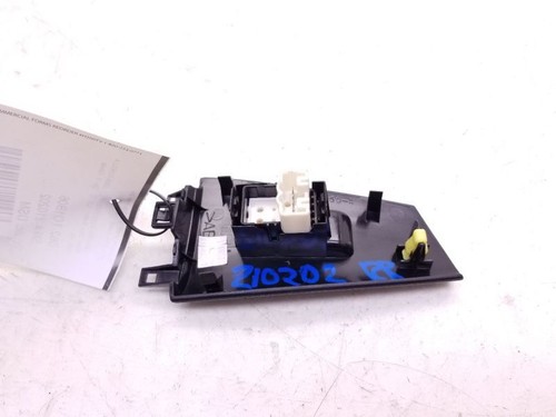 2006 TOYOTA COROLLA S PASSENGER SIDE REAR DOOR WINDOW SWITCH - Picture 9 of 12