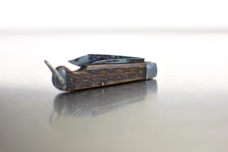 1930's Camillus   "Easy Open" Bone Pocket Knife Rare 2 Blade - Image 2 of 4