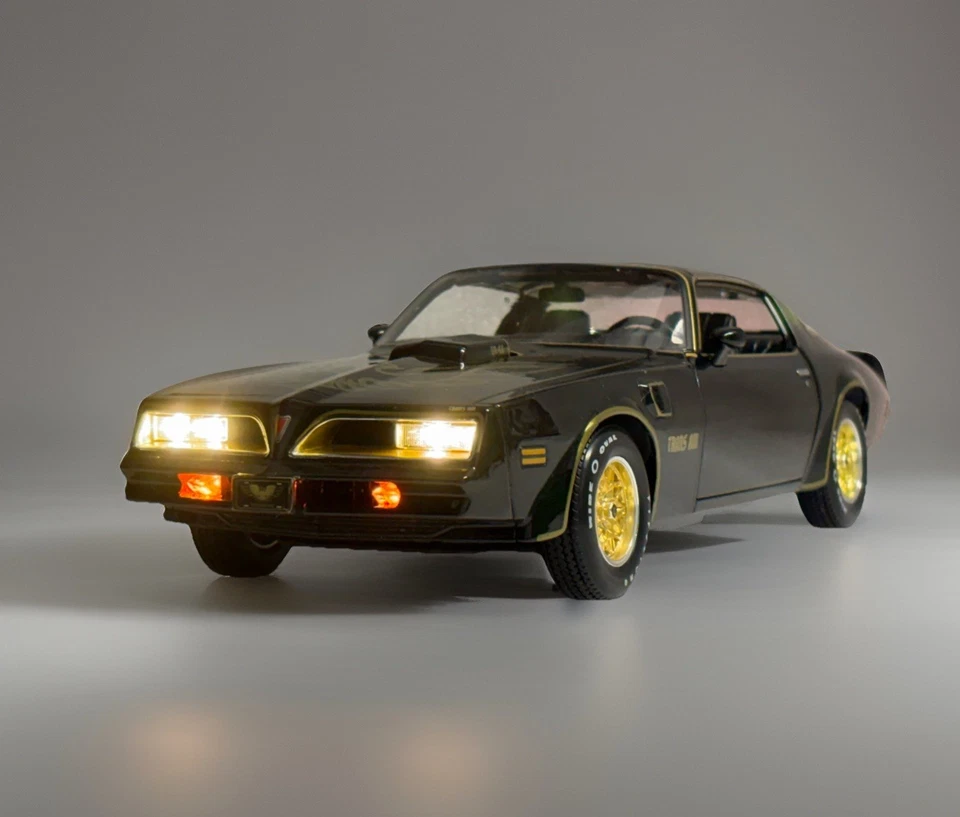 1977 Pontiac Trans Am Smokey & The Bandit WORKING LED LIGHT Bert Reynolds 1/18 - Image 2 of 4