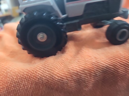 1/64 White 160 tractor by scale models. (First Edition)couple Paint Chips Nobox - Picture 7 of 8