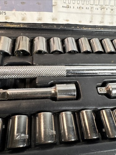 Set Presa 40 Pezzi SAE e Modello Metrico P975 Acciaio Forgiato Cricchetto 3/8" - Foto 4 di 9