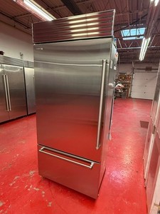 36” Subzero Refrigerator Freezer With Water Dispenser CL3650UIDSPL (Used 2025)