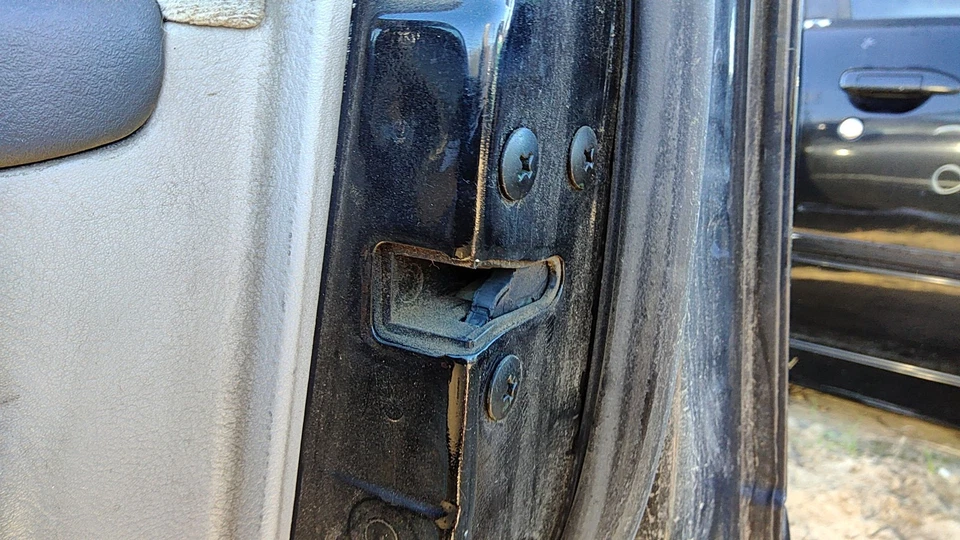 Pestillo de puerta delantera derecha para pasajero Kia Spectra 2004-2009 con varillas/cables 4 puertas Foto 2 de 2