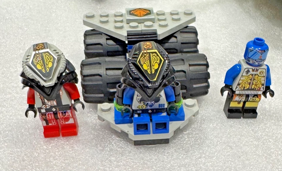 LEGO Set # 6975 Space: Alien Avenger 99.7% complete, with Instructions 1997 WOW! - Image 4 of 4