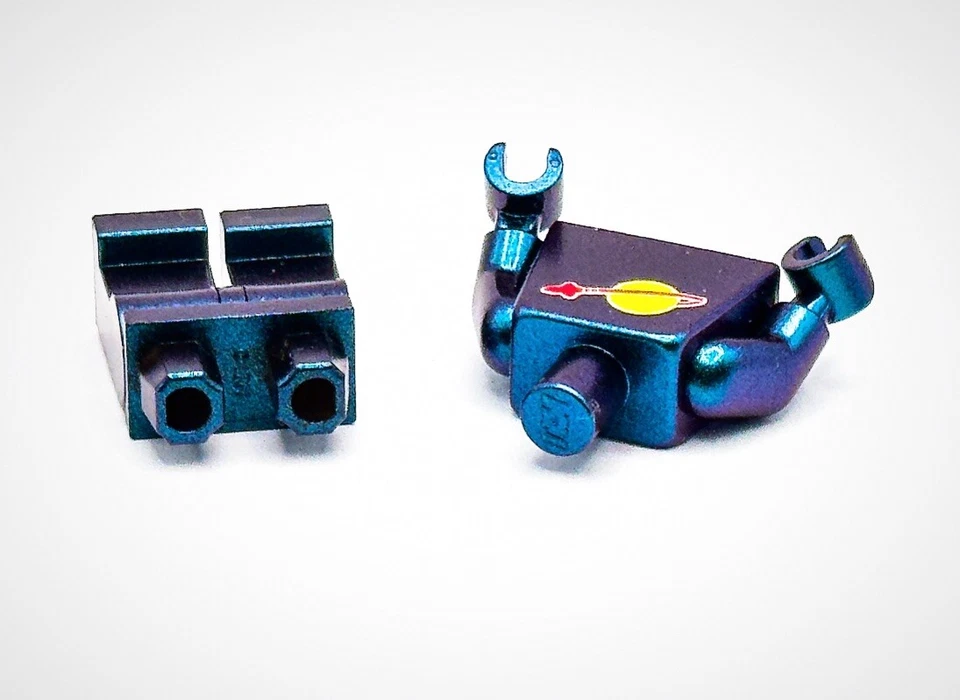 Lego Chrome Iridescent Plated Classic Space Astronaut mini figure RARE New!! - Image 4 of 4