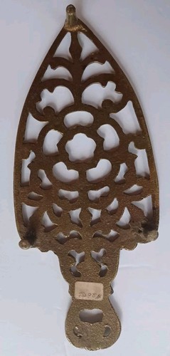 2 Brass Vintage Antique Trivets Circa 1900 - 7 1/2" Filigree & 8 1/4" Rosette - Picture 5 of 5
