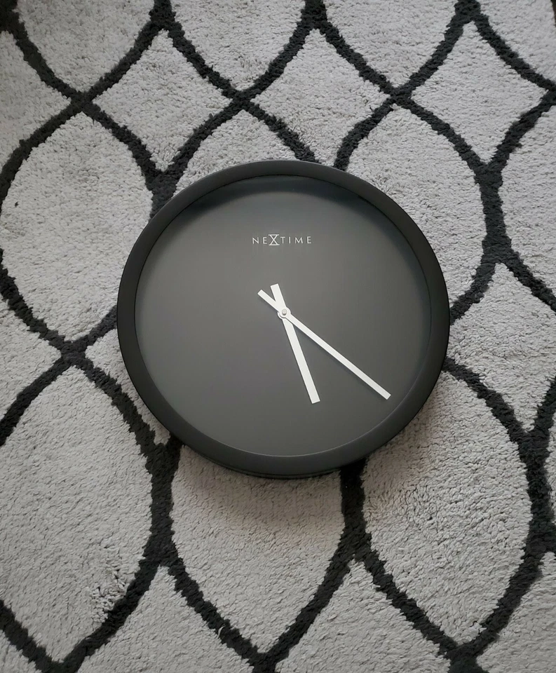 Reloj de Pared Retro NEXTIME Color: Negro/Plateado Manecillas - Tamaño: 17.5 Diámetro Funcionando Foto 2 de 4