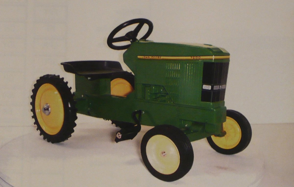 John deere 7600 sales pedal tractor
