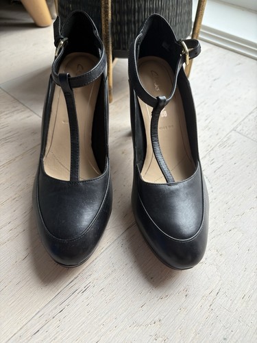Clark’s Size 6.5 E Kendra Daisy Black Leather T-Bar Heels - Picture 2 of 7