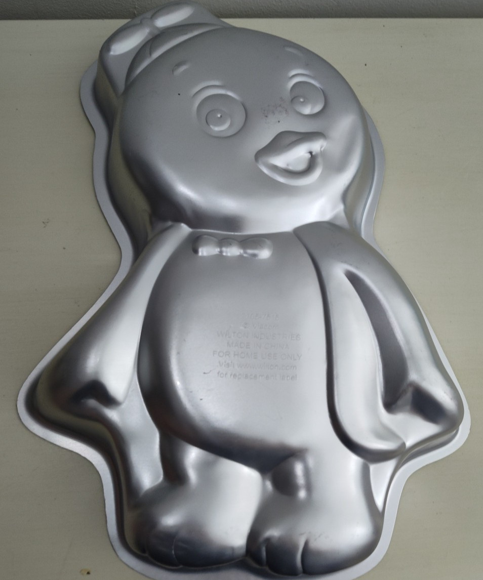 Wilton Cake Pans Lot of 3  Pocahontas, The Backyardigans, Lil Pirate