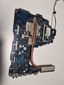 Toshiba Sat Mainboard PWWAA LA-6842P Rev:1.0. i3 CPU Kühlkörper getestet 4gb