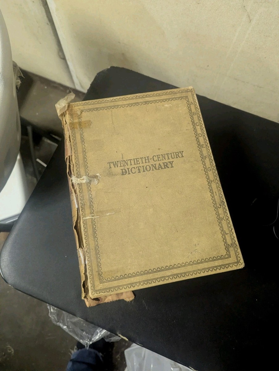 Webster’sNewTwentiethCenturyDictionary Antique 1935 WEBSTER'S Twentieth-Century Dictionary 2000 pages