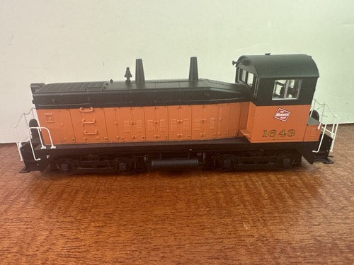 HO Scale Life Like Proto 2000 Milwaukee Road MILW SW9 / 1200 Switcher Locomotive - Picture 1 of 6
