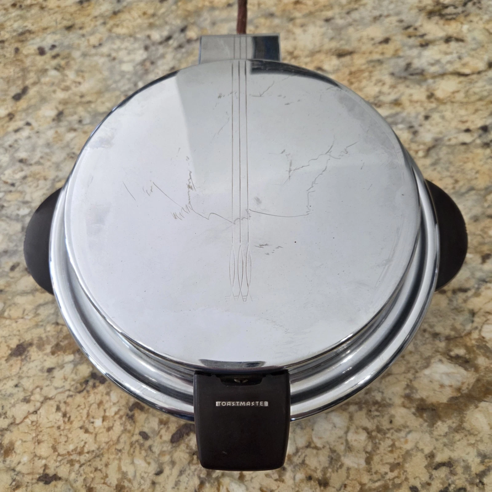 Vintage Toastmaster Chrome Waffle Iron Model 2D2 With Adjustable Heat Dial
