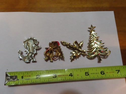 ANCER II CHRISTMAS TREE, JJ Mouse, Poodle & Candle Christmas Pins, Brooches - Picture 2 of 2