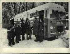 1974 Press Photo Robert Rock with family outside their bus in New York 1974 Press Photo Robert Rock with family outside their bus in New York