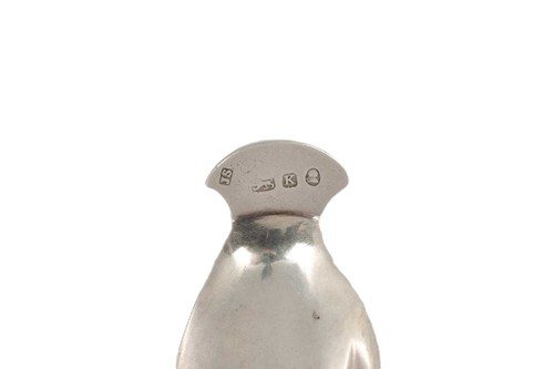 RARE GEORGE III SILVER CADDY SPOON BY JOSIAH SNATT in the form of a hand - Picture 2 of 4