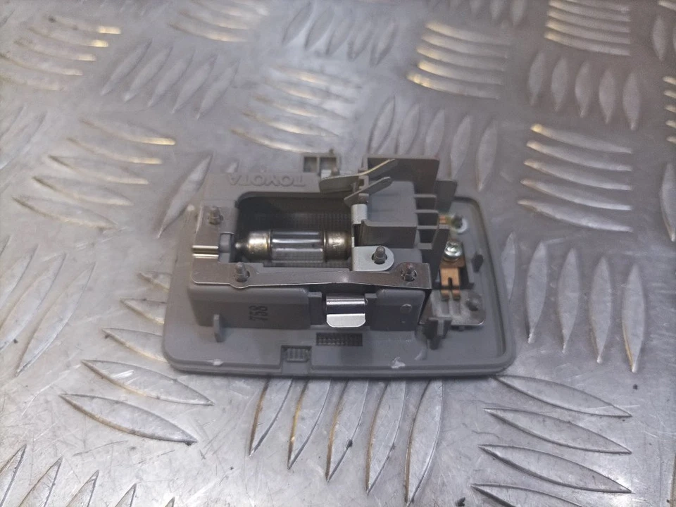 TOYOTA PRIUS T4 VVT-I E4 4 DOHC 2003-2009 INTERIOR ROOF READING LIGHT - Image 4 of 4