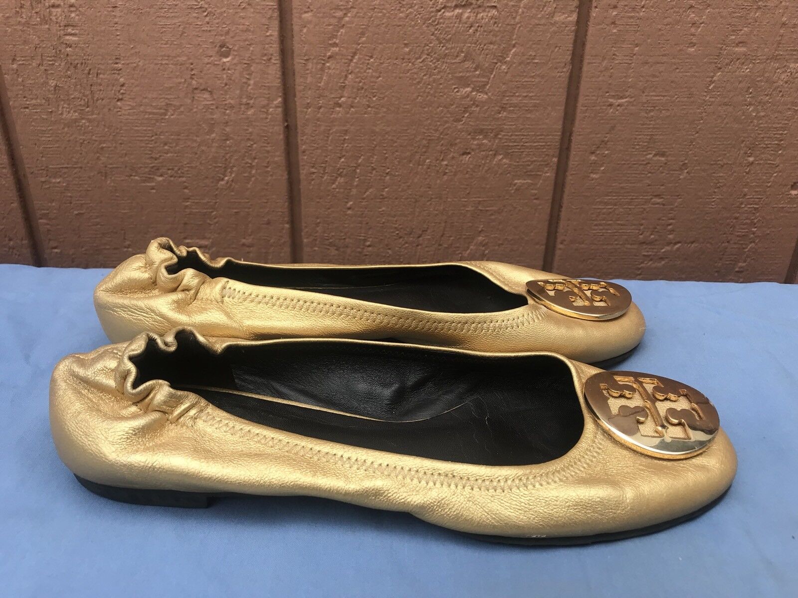 EUC TORY BURCH Reva Classic US 7M gold Leather gold Logo Ballerina Flat shoes A4 EUC TORY BURCH Reva Classic US 7M gold Leather gold Logo Ballerina Flat shoes A4