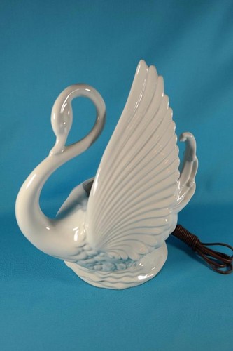 VTG 50s Glossy White Swan TV Lamp Maddux California Pottery USA Bakelite Socket - Picture 7 of 8