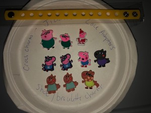 Peppa-The-Pig-Lot-Of-10-kid-Bracelet-4-Crocs-Shoe-Lace-Adapter-Charms-Jibbitz