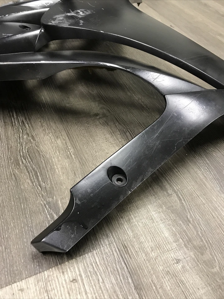 YAMAHA FJR1300 2004, CARROCERÍA INFERIOR DELANTERA 2 PARTE CARENADO DERECHO # 5VS-Y283K-30-P0 Foto 3 de 4