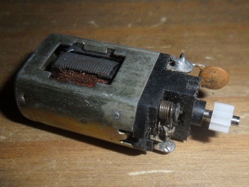 Scalextric car spares Pinions, Motor wire, Magnets, Screws, Eyelets, suppressors - 第 10/49 張圖片